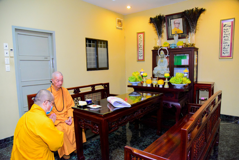 Trưởng lão Hòa thượng Thích Trí Quảng tưởng niệm Thiền sư Thích Nhất Hạnh tại Tổ đình Ấn Quang