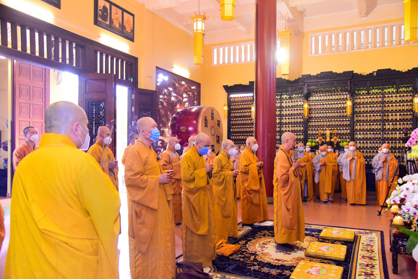 Trưởng lão Hòa thượng Thích Trí Quảng tưởng niệm Thiền sư Thích Nhất Hạnh tại Tổ đình Ấn Quang