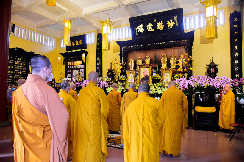 Trưởng lão Hòa thượng Thích Trí Quảng tưởng niệm Thiền sư Thích Nhất Hạnh tại Tổ đình Ấn Quang