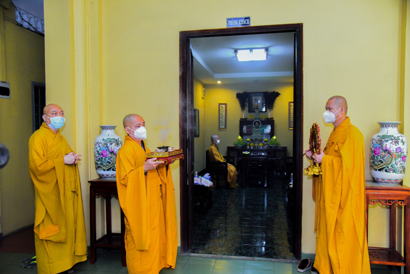 Trưởng lão Hòa thượng Thích Trí Quảng tưởng niệm Thiền sư Thích Nhất Hạnh tại Tổ đình Ấn Quang