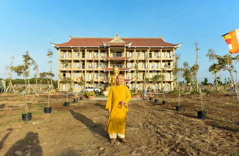 Buổi thiền hành đón bình minh trên biển