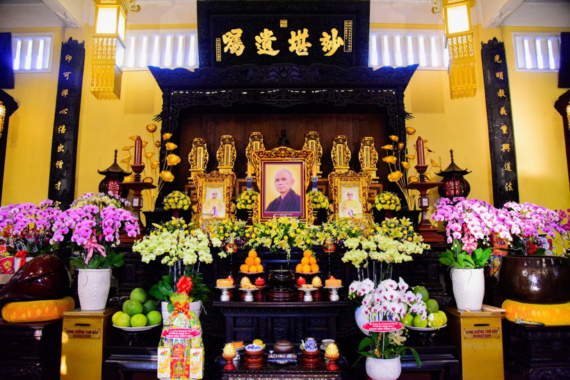 Trưởng lão Hòa thượng Thích Trí Quảng tưởng niệm Thiền sư Thích Nhất Hạnh tại Tổ đình Ấn Quang