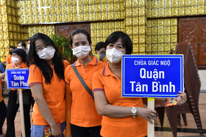 Chùa Giác Ngộ sẻ chia cùng người vô gia cư trong đêm giao thừa