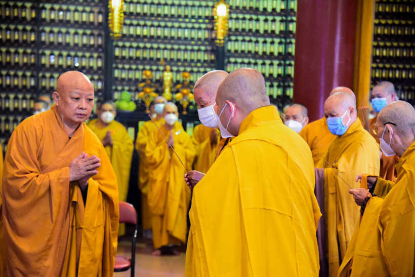 Trưởng lão Hòa thượng Thích Trí Quảng tưởng niệm Thiền sư Thích Nhất Hạnh tại Tổ đình Ấn Quang