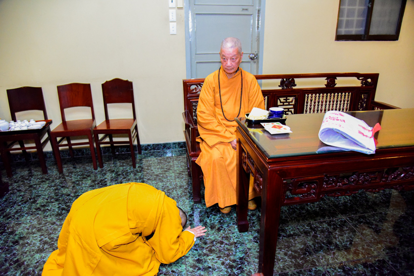 Trưởng lão Hòa thượng Thích Trí Quảng tưởng niệm Thiền sư Thích Nhất Hạnh tại Tổ đình Ấn Quang