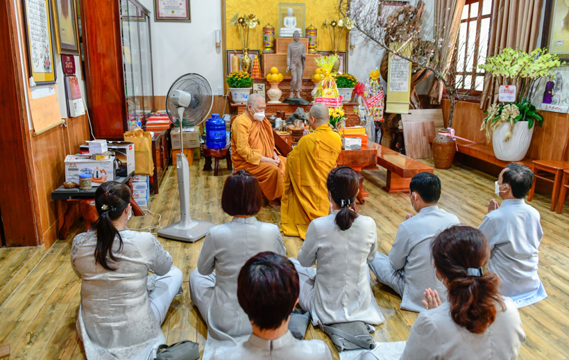 TT. Nhật Từ đảnh lễ và chúc xuân chư tôn đức Hội đồng Trị sự GHPGVN