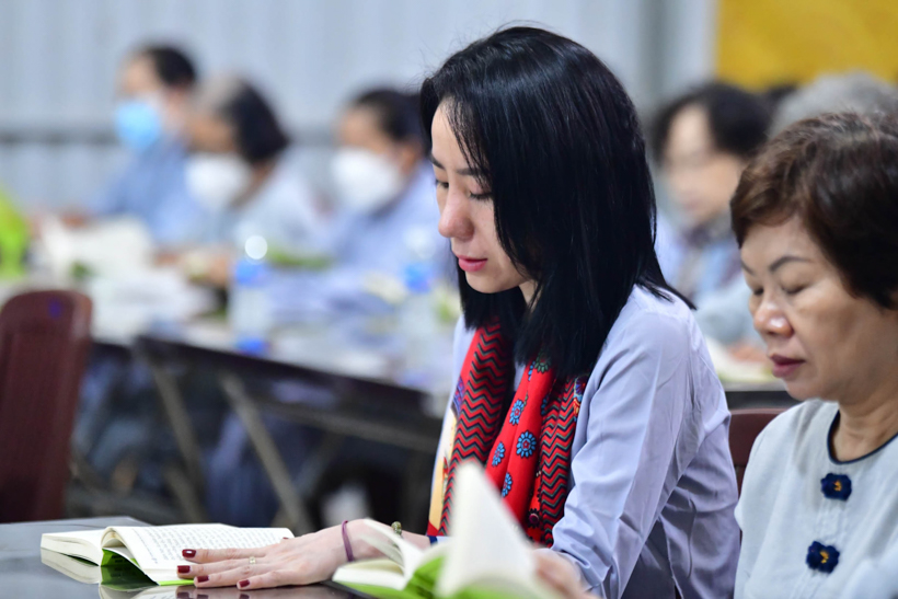 Buổi thiền hành đón bình minh trên biển