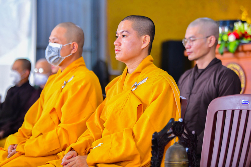 Mùa xuân nhẹ nhàng qua hơi thở thiền