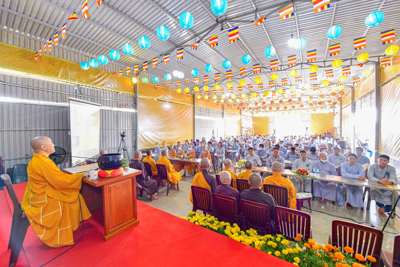 Mùa xuân nhẹ nhàng qua hơi thở thiền