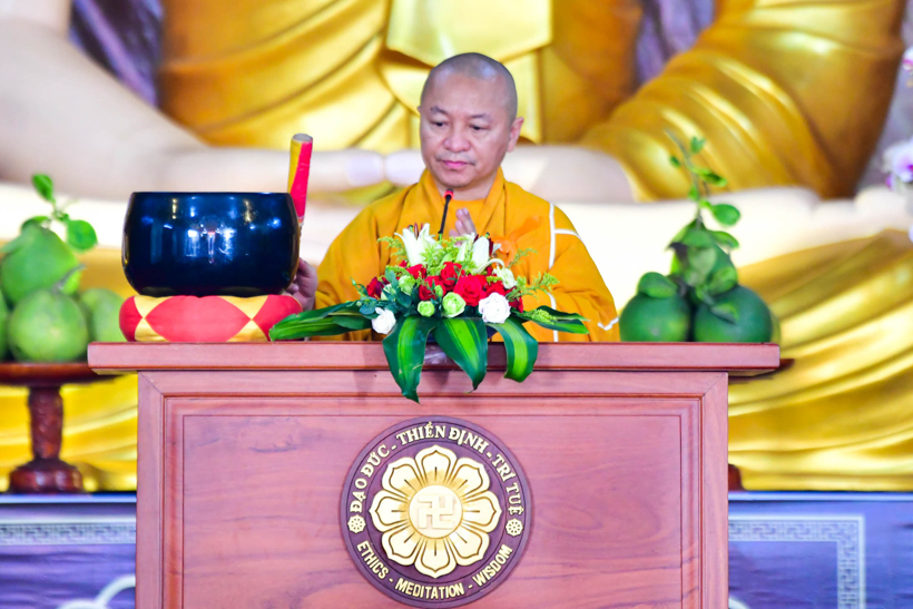 Mùa xuân nhẹ nhàng qua hơi thở thiền