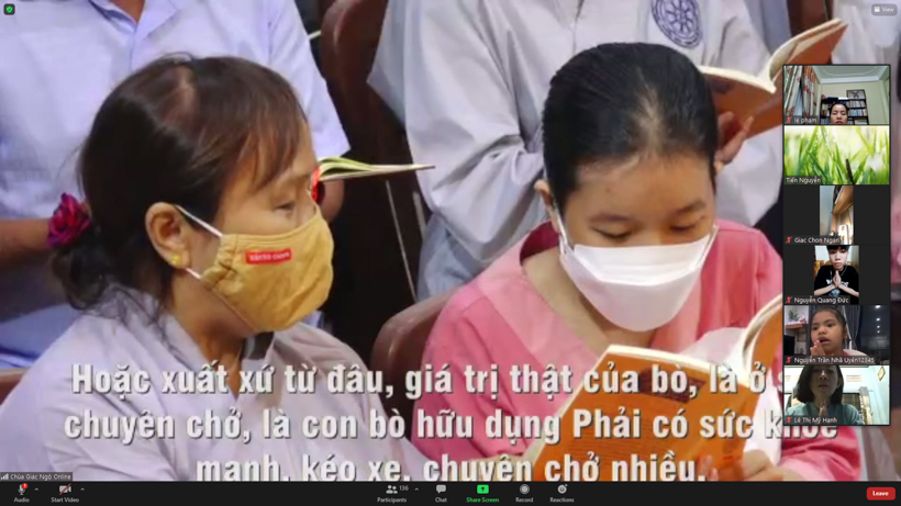 Gần 1.000 người thiện nam tín nữ làm con Phật vào Rằm tháng Giêng