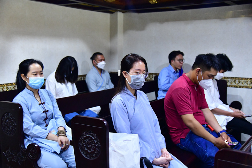 Gần 1.000 người thiện nam tín nữ làm con Phật vào Rằm tháng Giêng