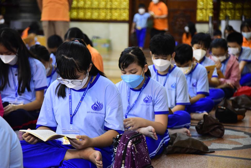 Hôm nay em trở về chùa, ê a theo Thầy bài học đạo đức