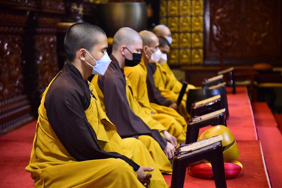 Hôm nay em trở về chùa, ê a theo Thầy bài học đạo đức