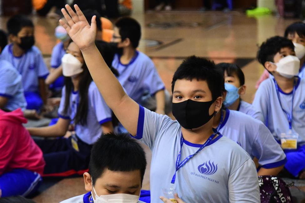 Hôm nay em trở về chùa, ê a theo Thầy bài học đạo đức