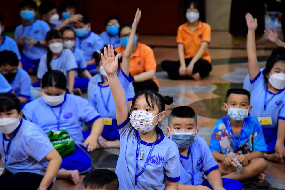 Hôm nay em trở về chùa, ê a theo Thầy bài học đạo đức
