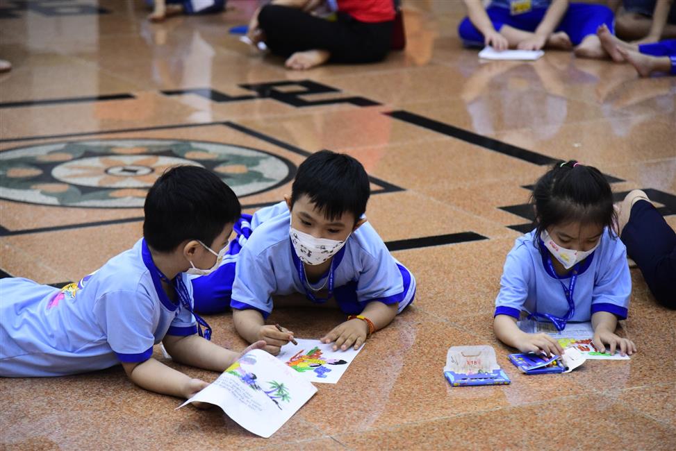 Hôm nay em trở về chùa, ê a theo Thầy bài học đạo đức
