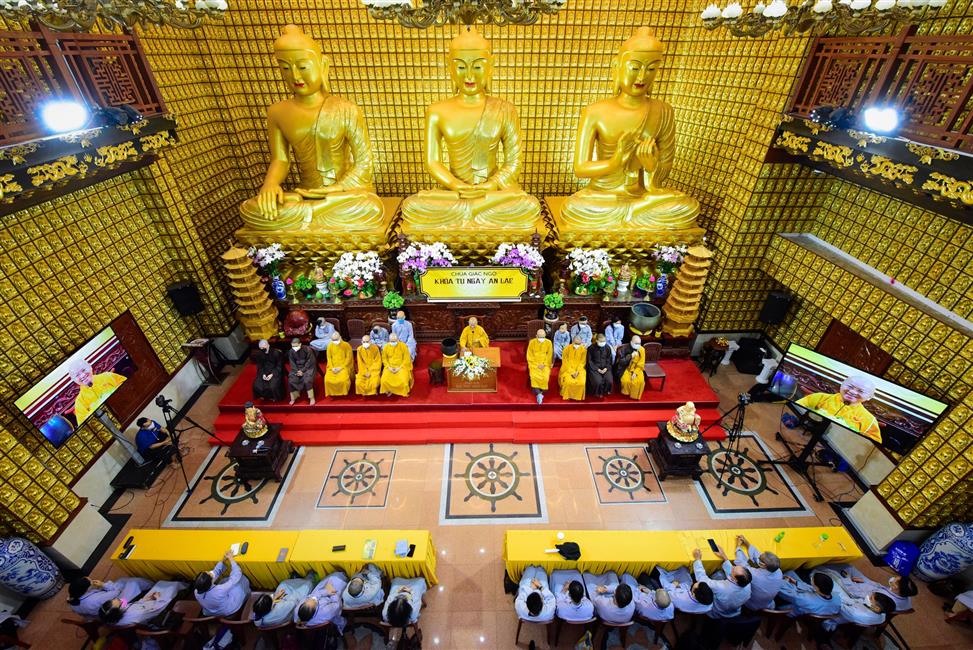 Học lại cười trong khóa tu Ngày An Lạc
