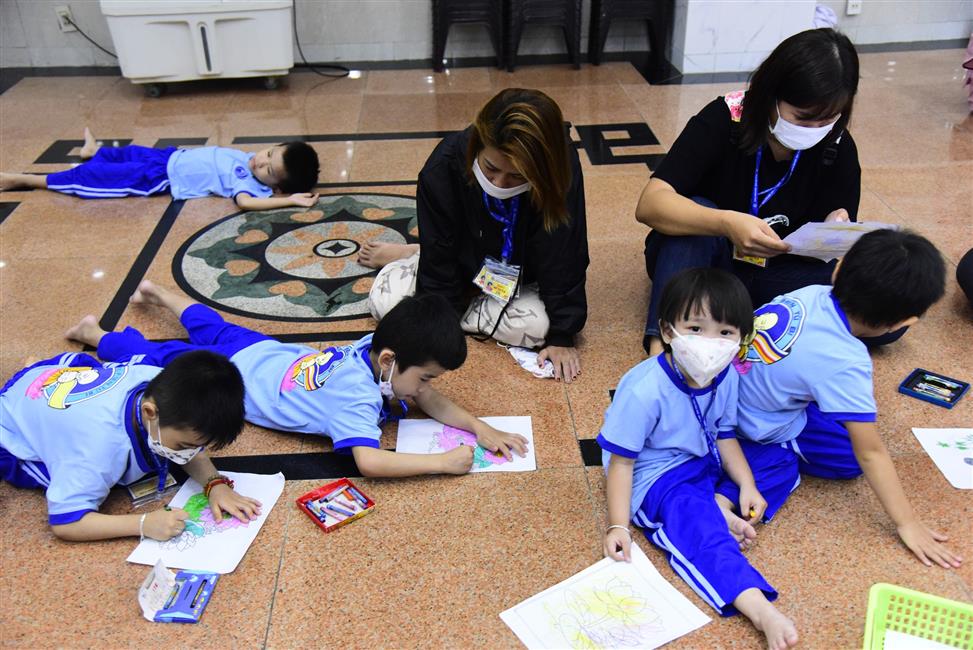 Hôm nay em trở về chùa, ê a theo Thầy bài học đạo đức
