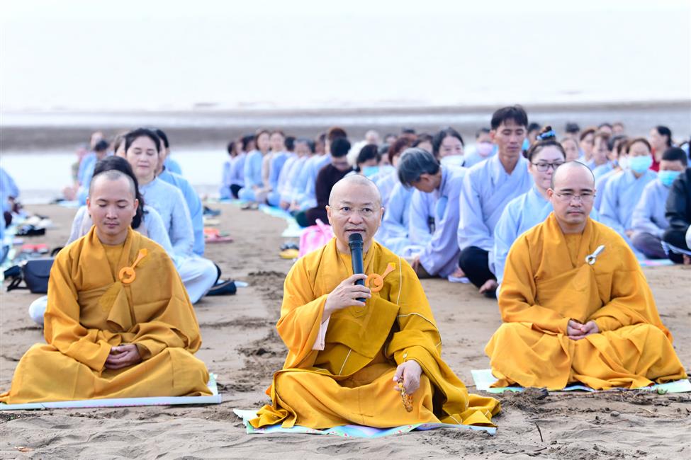 Rời xa sự ồn ào, những bước chân tìm về bình yên