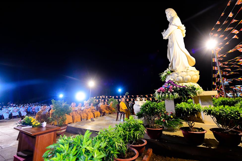 Đêm hoa đăng lễ hội Quan Âm Đông Hải: Đề cao lòng từ bi