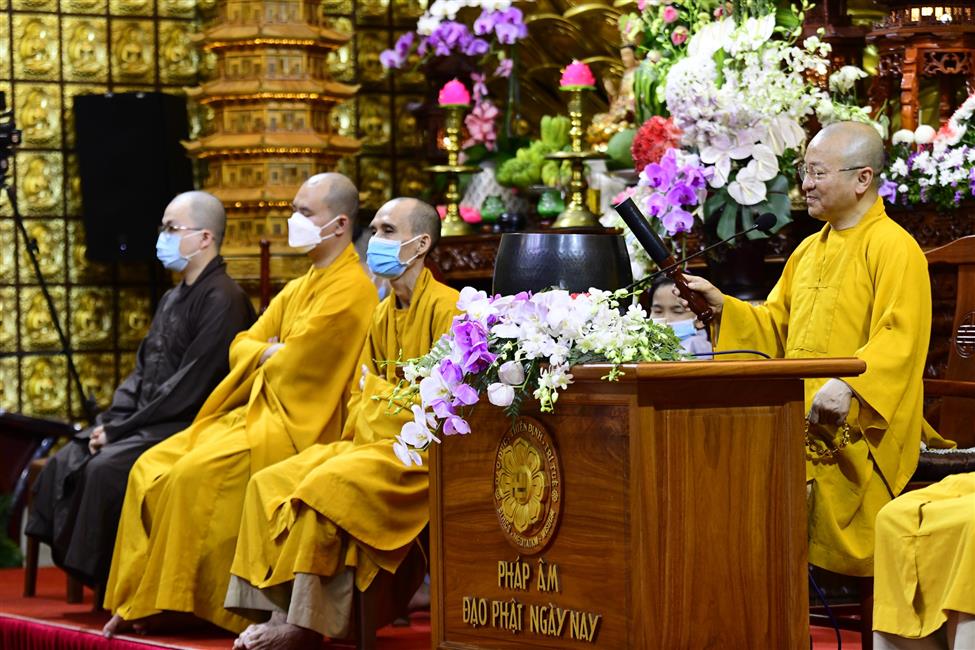 Khóa tu Tuổi Trẻ Hướng Phật: Đừng để tiền làm chúng ta khổ