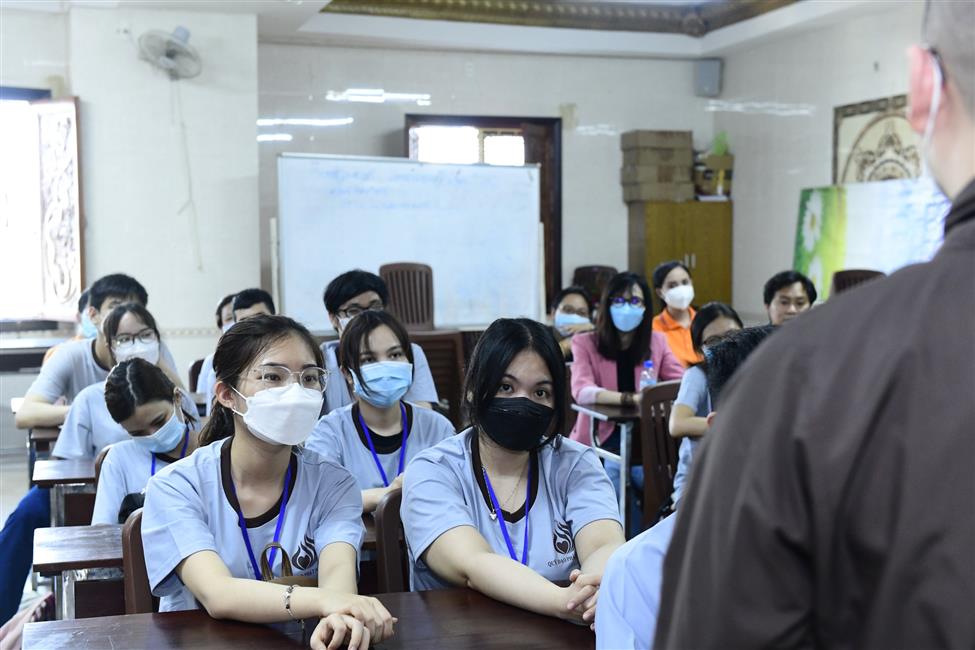 Khóa tu Tuổi Trẻ Hướng Phật: Đừng để tiền làm chúng ta khổ