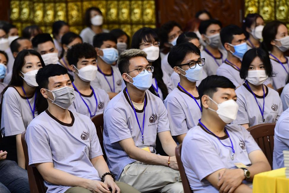 Khóa tu Tuổi Trẻ Hướng Phật: Đừng để tiền làm chúng ta khổ