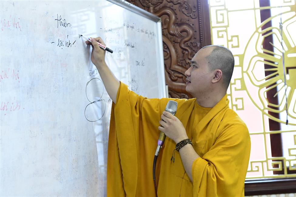 Khóa tu Tuổi Trẻ Hướng Phật: Đừng để tiền làm chúng ta khổ