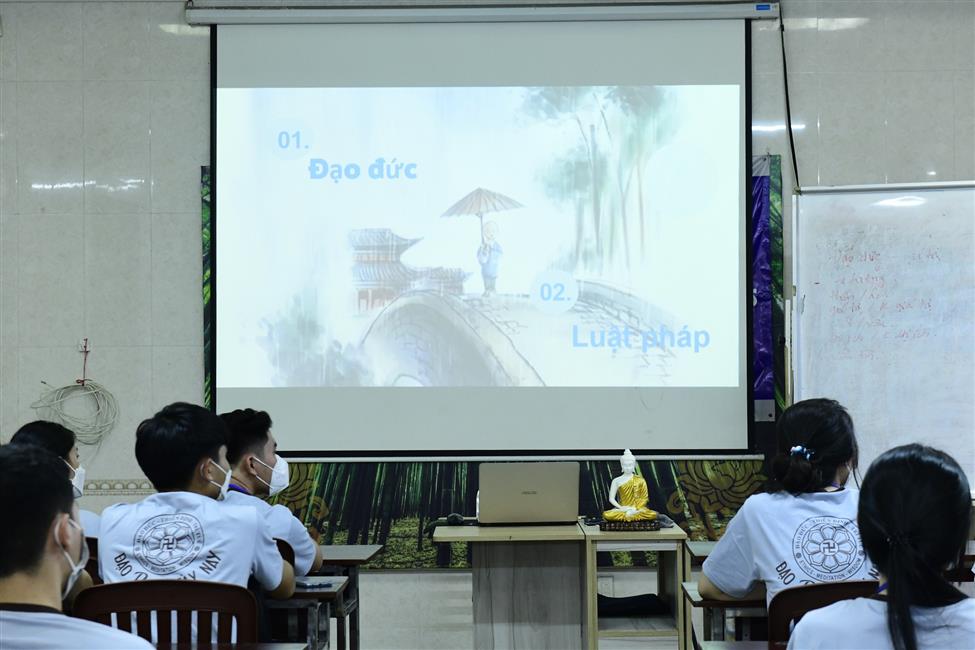 Khóa tu Tuổi Trẻ Hướng Phật: Đừng để tiền làm chúng ta khổ