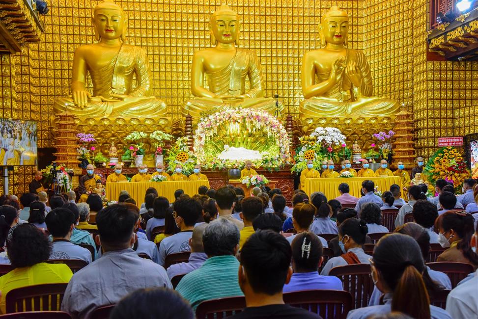 Đại lễ tưởng niệm đức Phật nhập Niết-bàn và mừng Ngày Tiếp nối lần thứ 54 của Sư phụ Thích Nhật Từ