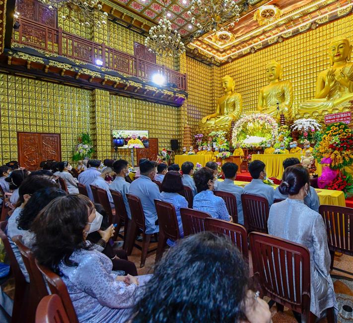 Đại lễ tưởng niệm đức Phật nhập Niết-bàn và mừng Ngày Tiếp nối lần thứ 54 của Sư phụ Thích Nhật Từ