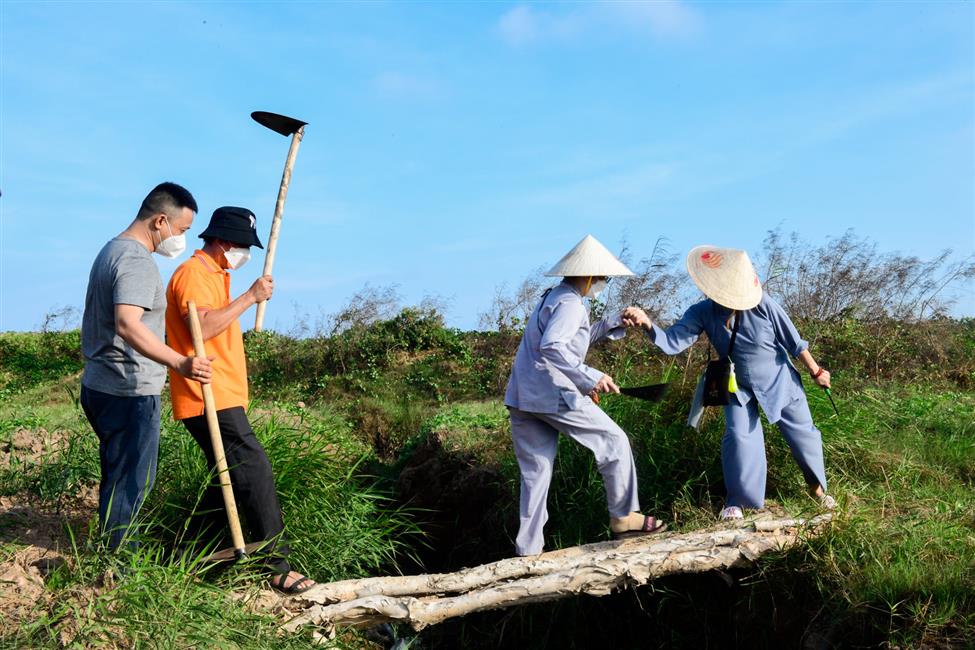 Gieo duyên qua hoạt động chấp tác