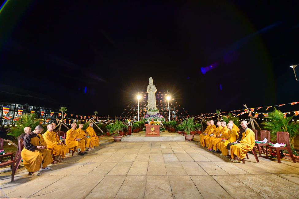 Đêm hoa đăng lễ hội Quan Âm Đông Hải: Đề cao lòng từ bi