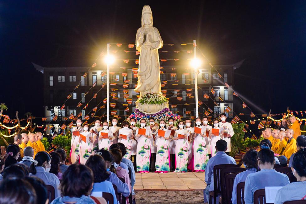 Đêm hoa đăng lễ hội Quan Âm Đông Hải: Đề cao lòng từ bi