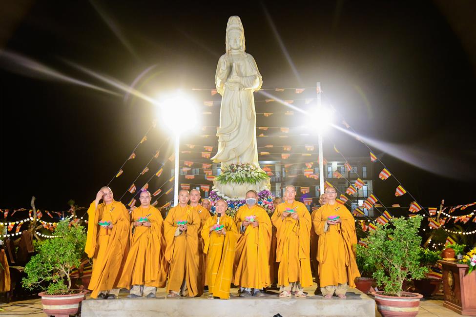 Đêm hoa đăng lễ hội Quan Âm Đông Hải: Đề cao lòng từ bi