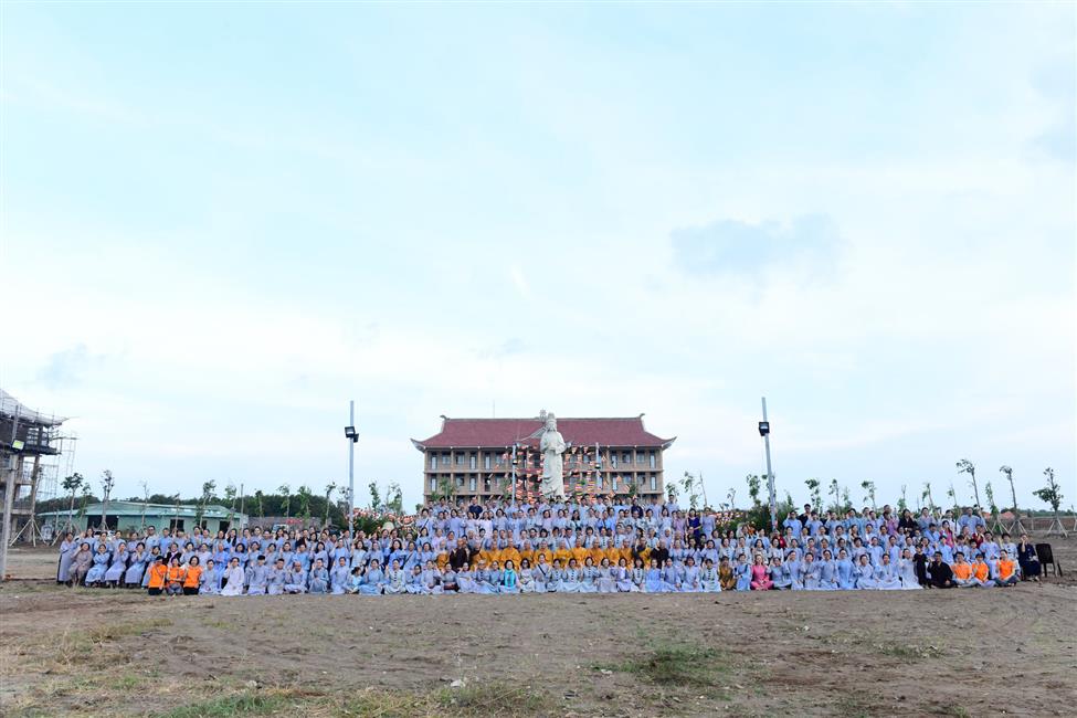 Rời xa sự ồn ào, những bước chân tìm về bình yên