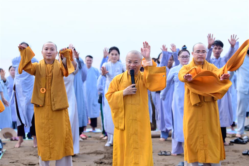 Rời xa sự ồn ào, những bước chân tìm về bình yên
