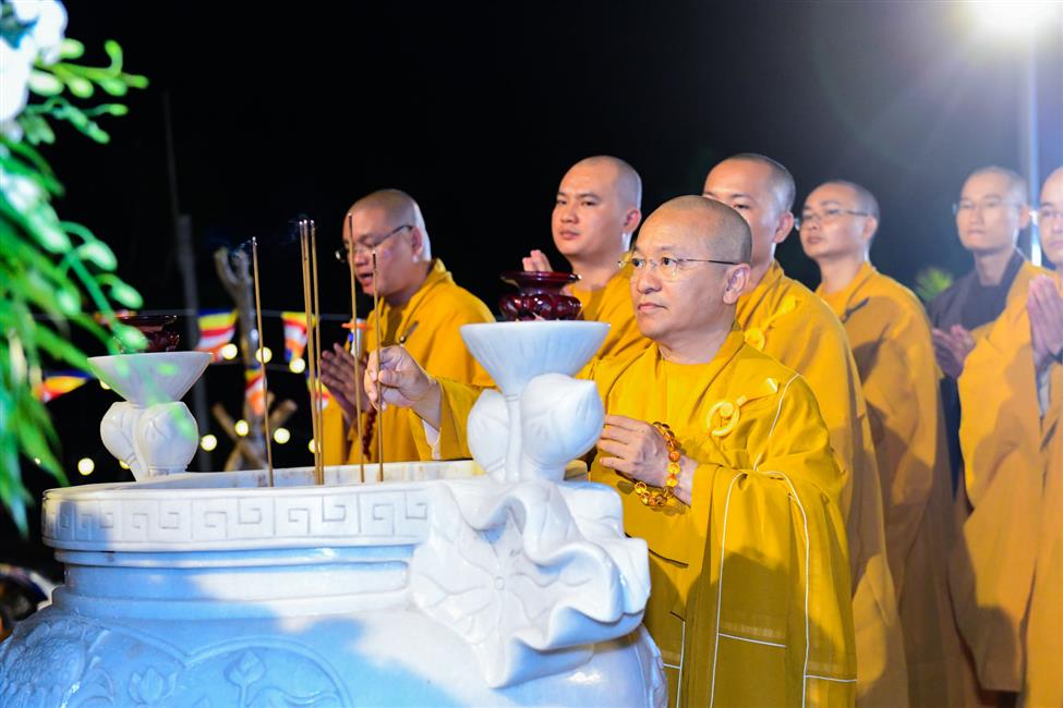 Đêm hoa đăng lễ hội Quan Âm Đông Hải: Đề cao lòng từ bi