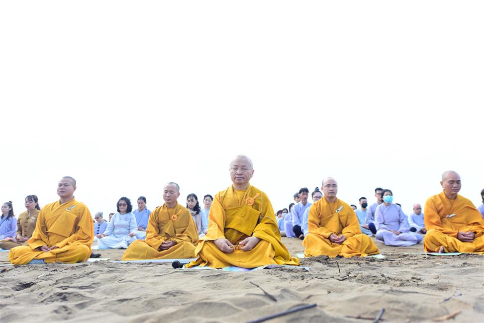 Rời xa sự ồn ào, những bước chân tìm về bình yên