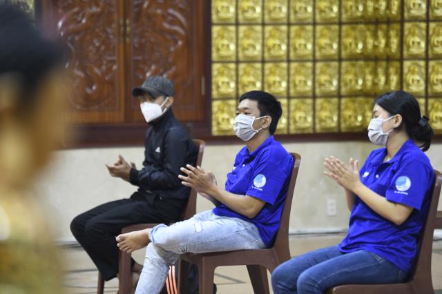 Cận kề xuân sang, tình nguyện viên Phật giáo tiếp tục đến hỗ trợ chăm sóc bệnh nhân Covid-19 nặng tại bệnh viện Chợ Rẫy