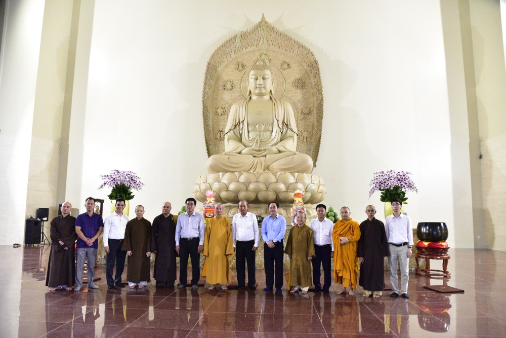 Nguyên phó thủ tướng thường trực Trương Hòa Bình cúng dường tượng Phật 6m đến Học viện Phật giáo Việt Nam tại TP. HCM