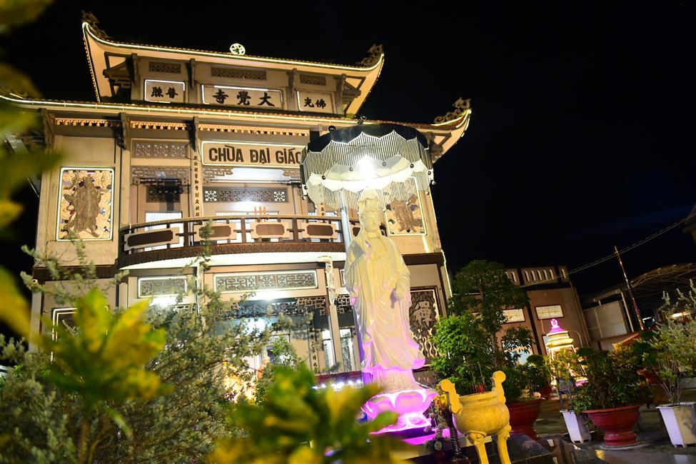 Những lợi ích của xuất gia gieo duyên