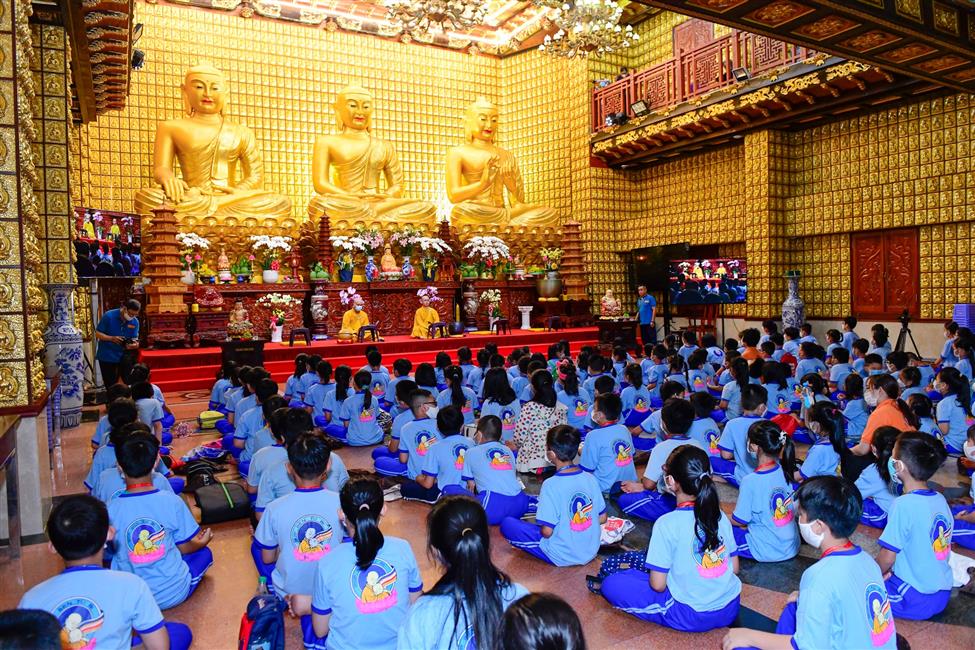 Tự do vui học, tự nhiên phát triển: Chùa Giác Ngộ - Điểm hẹn tu học dành cho hàng trăm em nhỏ