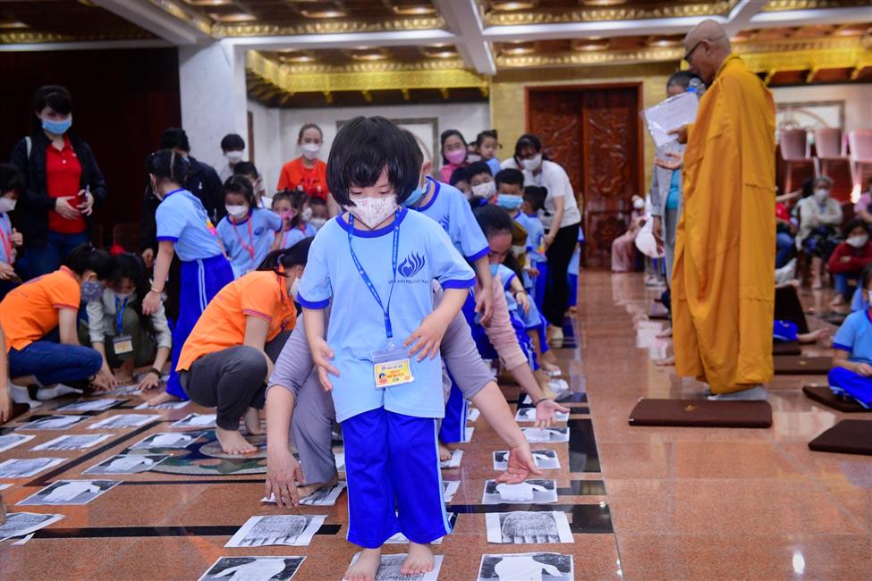 Tự do vui học, tự nhiên phát triển: Chùa Giác Ngộ - Điểm hẹn tu học dành cho hàng trăm em nhỏ