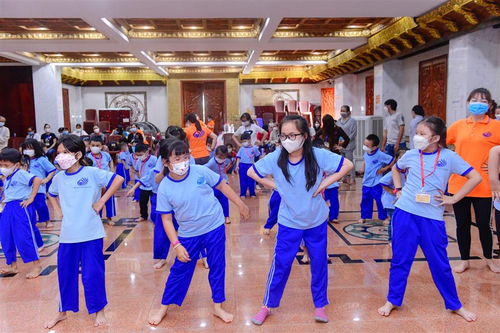 Tự do vui học, tự nhiên phát triển: Chùa Giác Ngộ - Điểm hẹn tu học dành cho hàng trăm em nhỏ