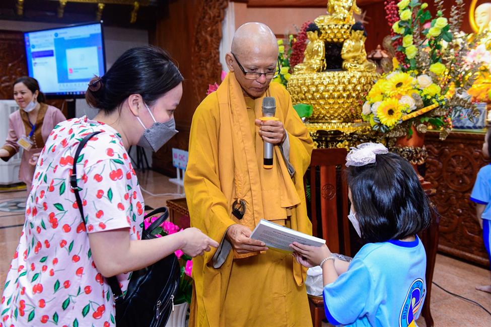 Tự do vui học, tự nhiên phát triển: Chùa Giác Ngộ - Điểm hẹn tu học dành cho hàng trăm em nhỏ