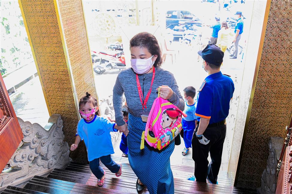 Tự do vui học, tự nhiên phát triển: Chùa Giác Ngộ - Điểm hẹn tu học dành cho hàng trăm em nhỏ