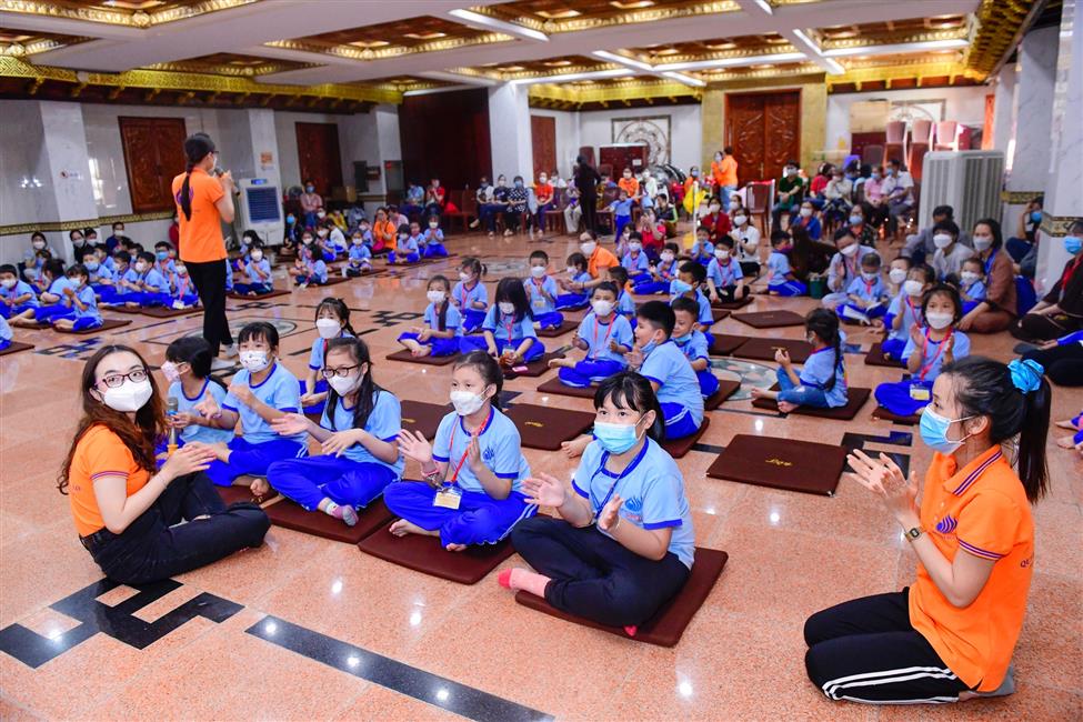 Tự do vui học, tự nhiên phát triển: Chùa Giác Ngộ - Điểm hẹn tu học dành cho hàng trăm em nhỏ