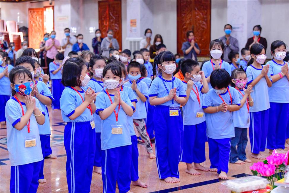 Tự do vui học, tự nhiên phát triển: Chùa Giác Ngộ - Điểm hẹn tu học dành cho hàng trăm em nhỏ